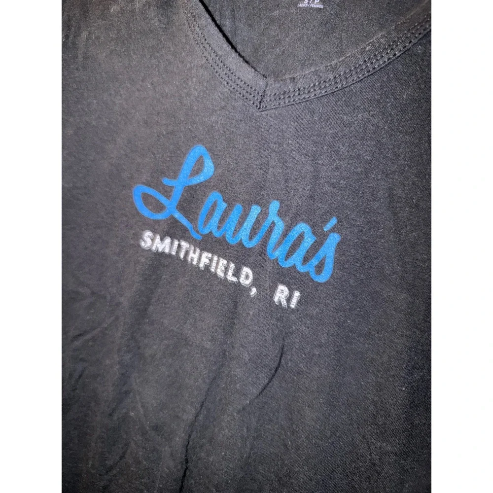 New Era Womens Black Hooded Long Sleeve V-Neck Graphic T-Shirt Smithfield RI‎